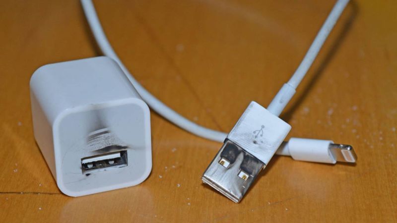 fake_charger_apple