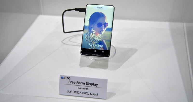 smartfon_bezramek_szark_koncept